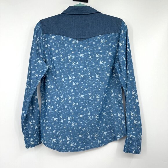 LEVI'S WOMEN'S PRINTED DENIM COLOR BLOCKED ANNIE SHIRT, BLUE BIRD, MEDIUM - Picture 9 of 11